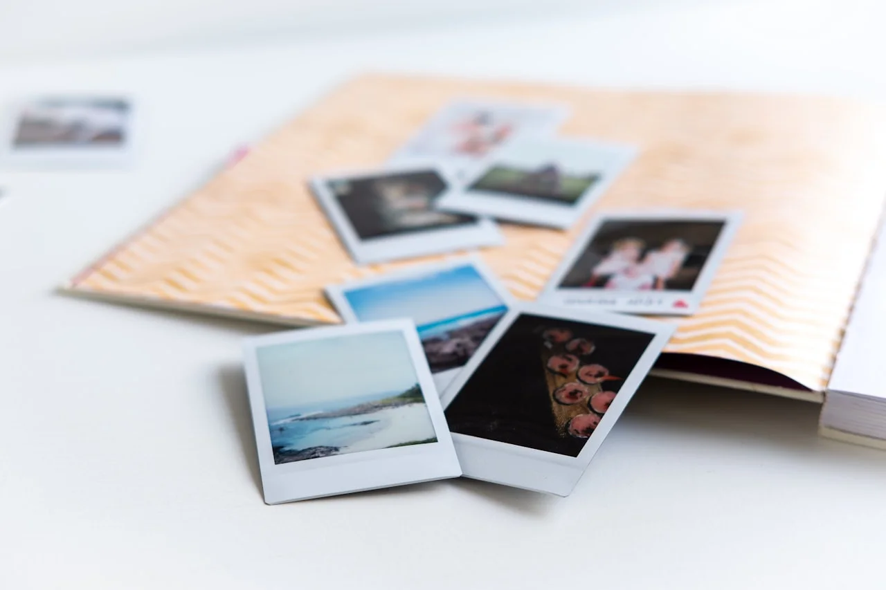 Rodinný fotoalbum s fotografiami formátu 10 × 15