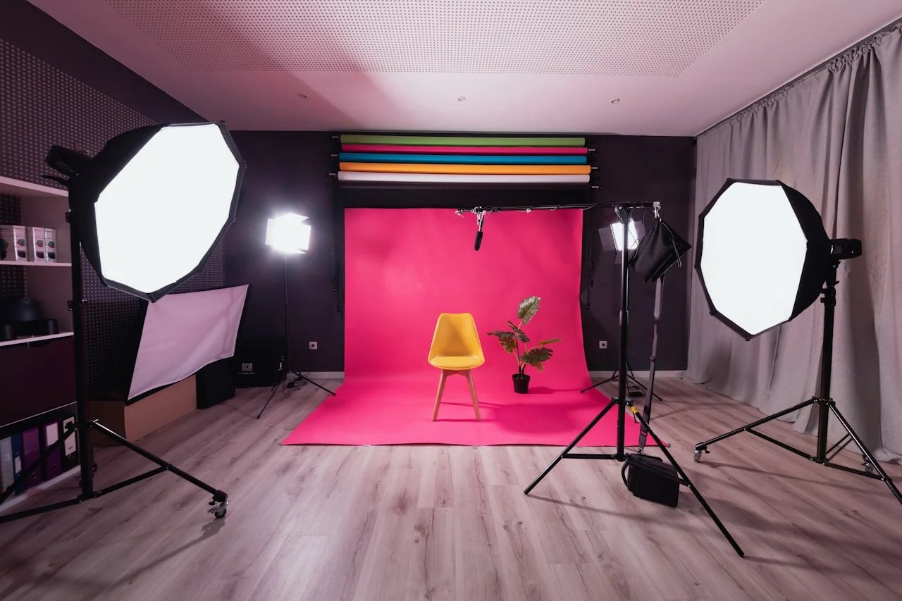 Profesionálne portfóliové fotografie 18 × 24 rozložené na stole