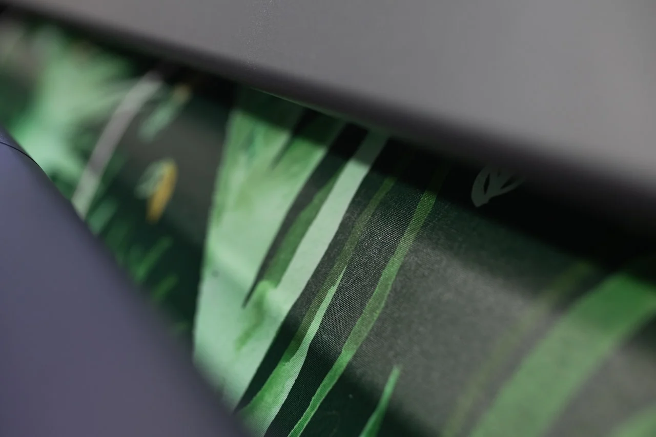 Detailný záber kvalitného lesklého fotopapiera